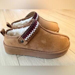 Beach by Matisse Tan Slip-On Slippers (Size 8)